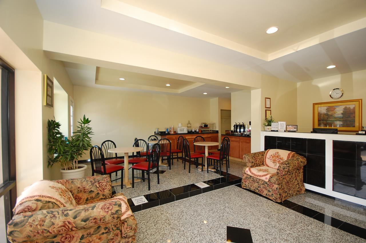 Millville Motorsports Inn And Suites Интериор снимка