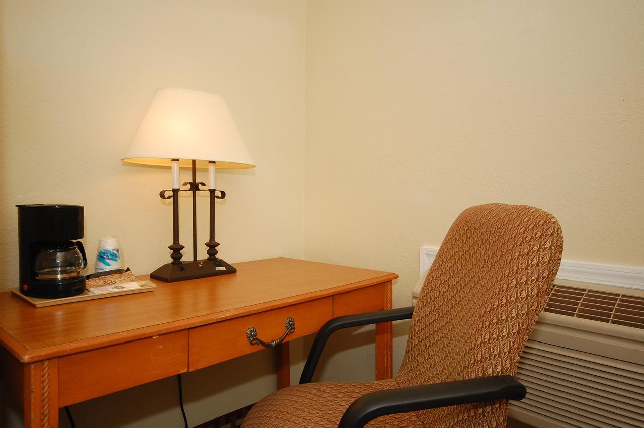 Millville Motorsports Inn And Suites Екстериор снимка